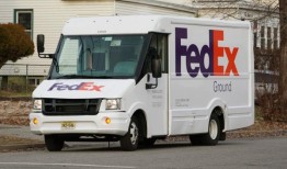 联邦快递快递员在布朗克斯工作时被流弹擦伤