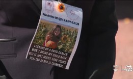 科罗拉多一名母亲举办守夜活动，纪念因芬太尼而失去的生命，提高人们的意识