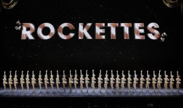 由无线电城火箭女郎主演的圣诞奇观在无线电城音乐厅继续演出