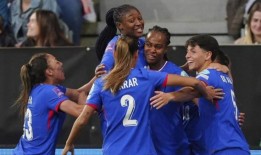 法国在2025年欧洲杯预选赛中击败卫冕冠军英格兰