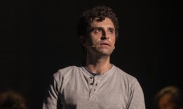 看：布兰登·乌拉诺维茨在《滴答，滴答……BOOM》中对30岁的感受!