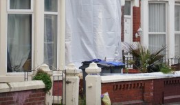 警方表示，导致一对夫妇死亡的房屋火灾并不可疑