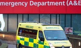 苏格兰救护车服务定期预订出租车，将病人送到急诊室