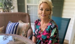 阿拉巴马州抖音明星“Mama Tot”的移动变装皇后新书发布会被“MAGA极端分子”拆穿