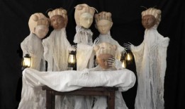 西奥多拉·斯基皮塔雷斯的《扮演妈妈的四命》全球首演