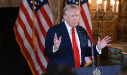 特朗普说，他和前旧金山市长乘坐直升机“紧急降落”时“坠落”他说这件事从未发生过