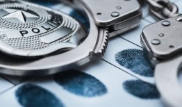 阿拉巴马州少女母亲因涉嫌将新生儿扔进垃圾压实机而被控谋杀