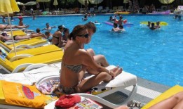 一场纸牌游戏被拍成了电视剧有什么可能出错呢？哦，好吧……