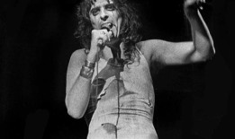 爱丽丝·库珀(Alice Cooper)没想到在30岁之后还会表演