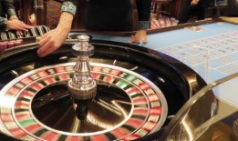 轮盘赌：两名男子被指控操纵赌场游戏