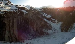 冰川湖释放洪水，阿拉斯加100多所房屋受损