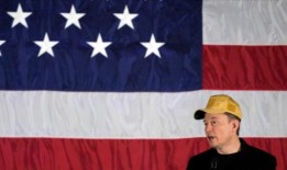 范·琼斯：需要关注社交媒体监管，他们很大，马斯克有很大的权力