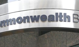 “耗尽”储蓄：CBA首席执行官表示，家庭受到生活成本的沉重打击