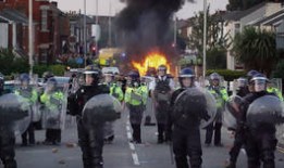 英国骚乱：无视真正的问题，把一切都归咎于“极右翼”