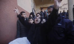 以色列和哈马斯之间的战斗在加沙第二大城市肆虐，阻碍了人口的援助