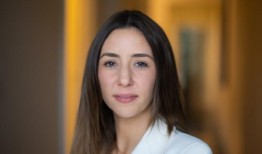 她肚子疼一个潜意识的暗示帮助它愈合