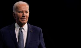 据报道，佩洛西和舒默敦促拜登重新考虑2024年总统竞选