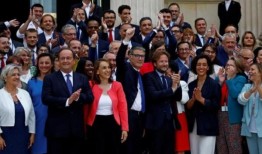 随着现任政府准备辞职，法国左派争夺总理一职