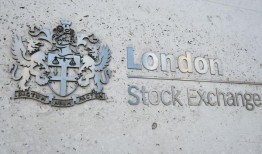 英国富时指数走高，股市情绪在动荡一周后有所改善