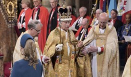 英国国王查理三世在一个不确定的时刻举行了古老的加冕仪式