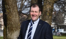 Farraway宣布他将在竞选期间辞去新南威尔士州议会议员的职务