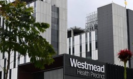 医院工作人员抗议“巨大的停车费用”