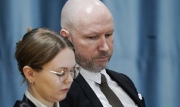 挪威大屠杀凶手开始第二次试图起诉该国涉嫌侵犯人权