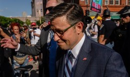 拜登退出后，特朗普试图颠覆民主