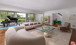 Snapchat CEO Evan Spiegel将洛杉矶豪宅降价220万美元