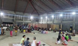 菲律宾地震余震迫使数千人留在疏散中心