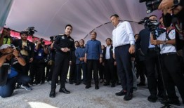 安瓦尔总理抵达泰国萨道进行为期一天的工作访问