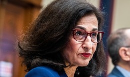 哥伦比亚大学校长在以色列-哈马斯战争抗议活动扰乱校园几个月后辞职