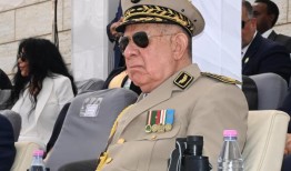 阿尔及利亚军队准备面对任何危险