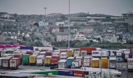 霍利黑德港“无限期”关闭，圣诞供应担忧加剧