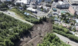 一对阿拉斯加夫妇是如何从一场致命的山体滑坡中逃生的，但却失去了一切