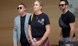 法国强奸案审判：男子邀请数十人袭击妻子的女儿称他是“最恶劣的性侵犯者之一”