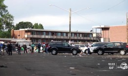 通过清溪峡谷的6号公路双向封闭，因撞车事故