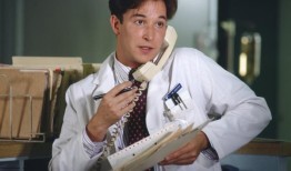 《急诊室的故事》的创作者迈克尔·克莱顿的遗产管理机构起诉华纳兄弟公司